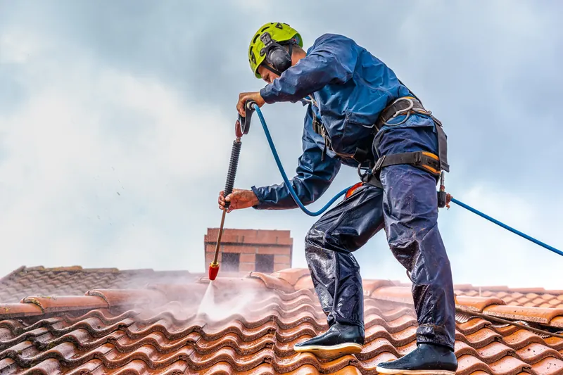 Cleaning a tiled roof